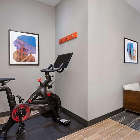 Hampton Inn & Suites Мансі Екстер'єр фото