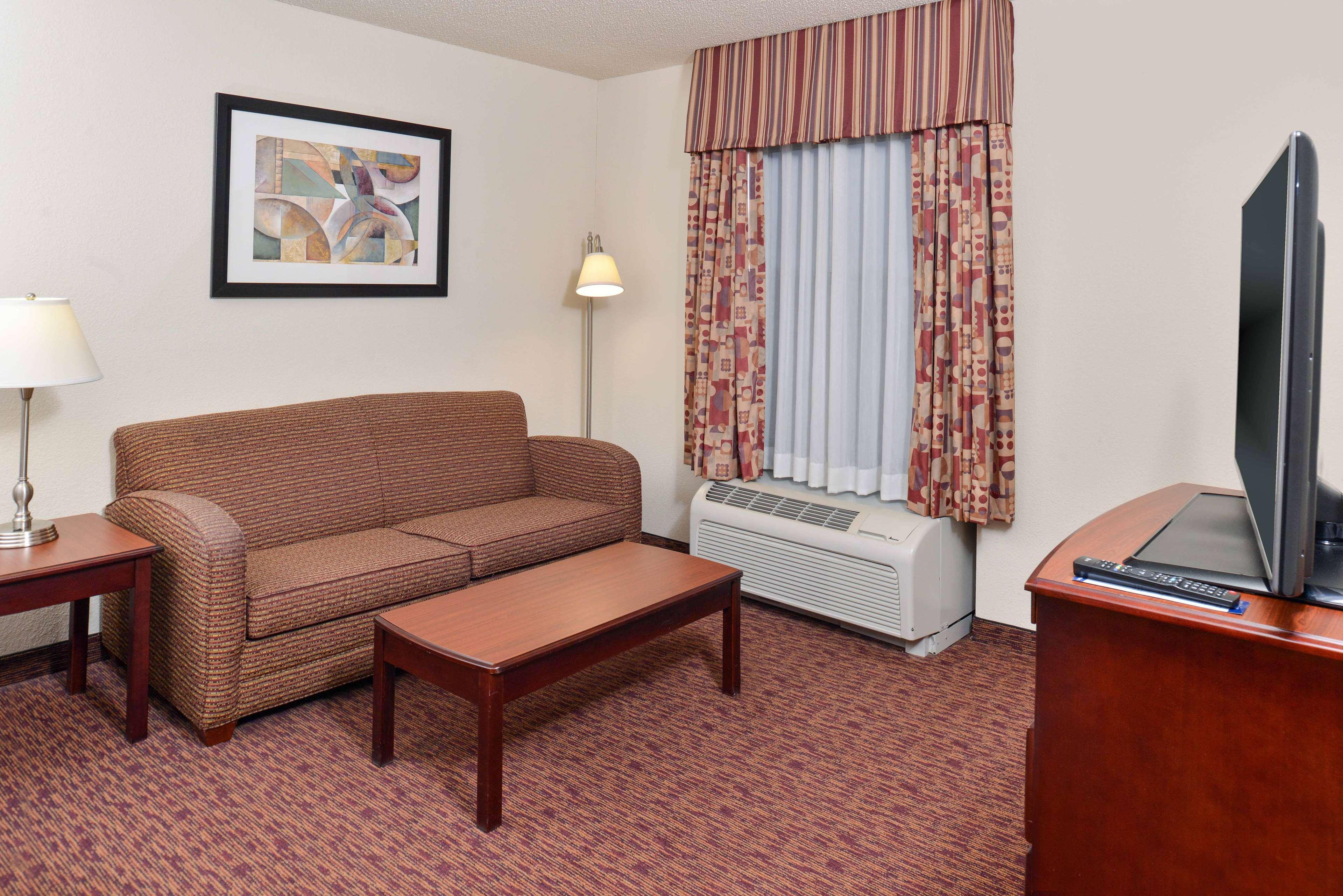 Hampton Inn & Suites Мансі Екстер'єр фото