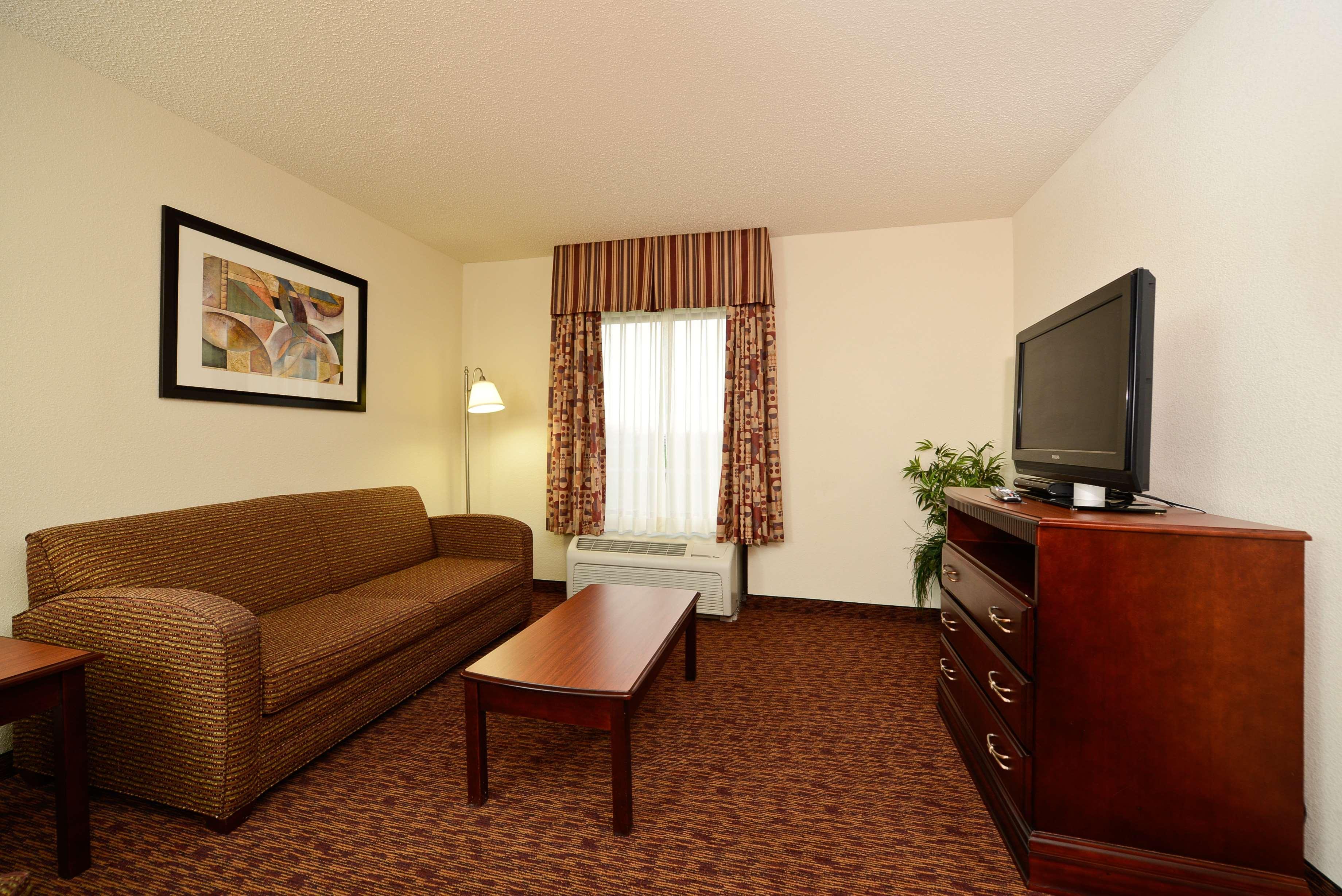Hampton Inn & Suites Мансі Екстер'єр фото
