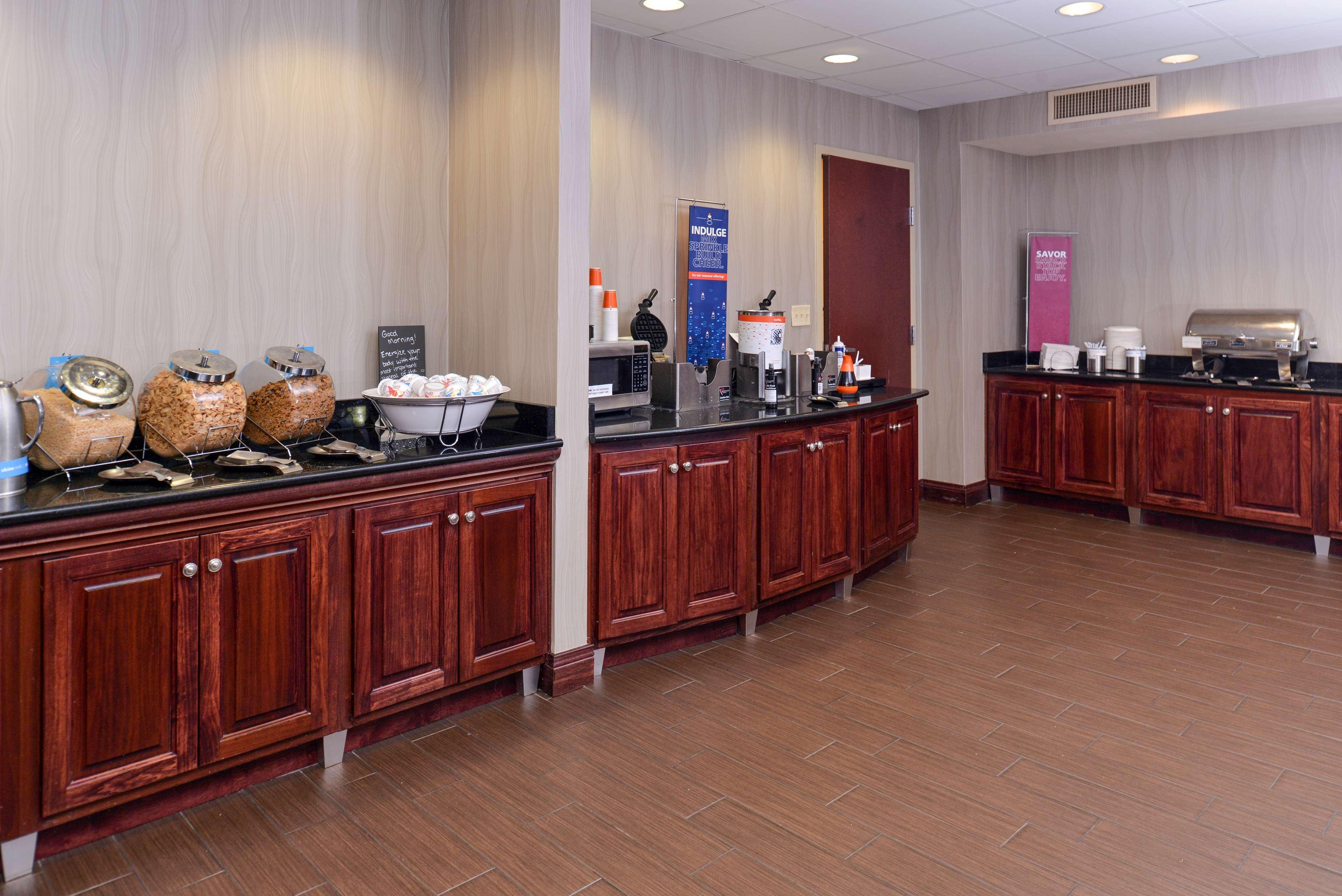 Hampton Inn & Suites Мансі Екстер'єр фото