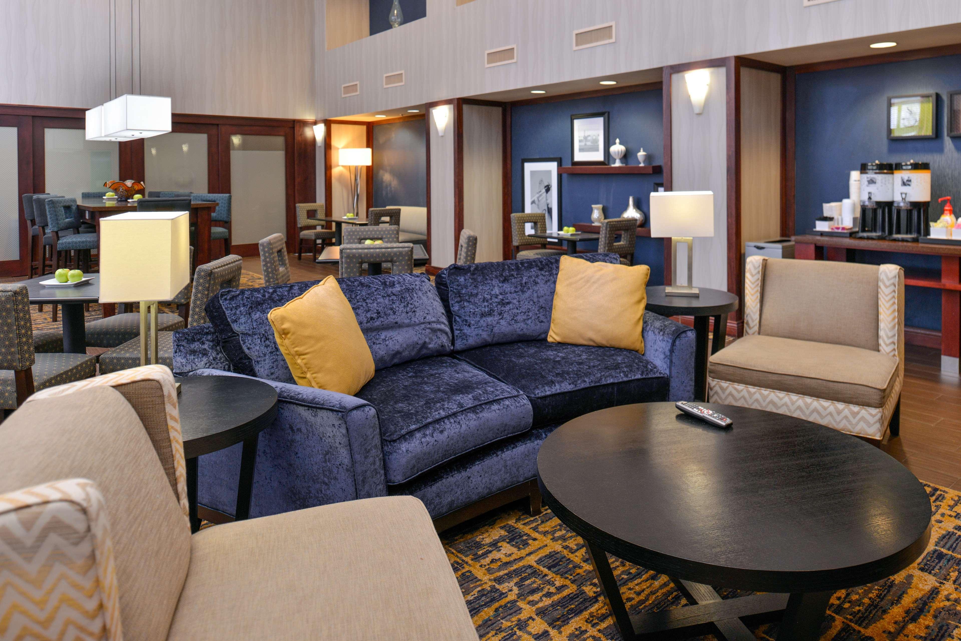 Hampton Inn & Suites Мансі Екстер'єр фото