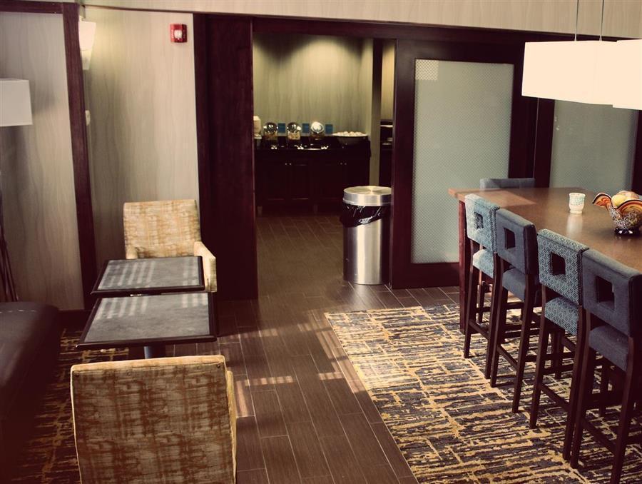 Hampton Inn & Suites Мансі Екстер'єр фото