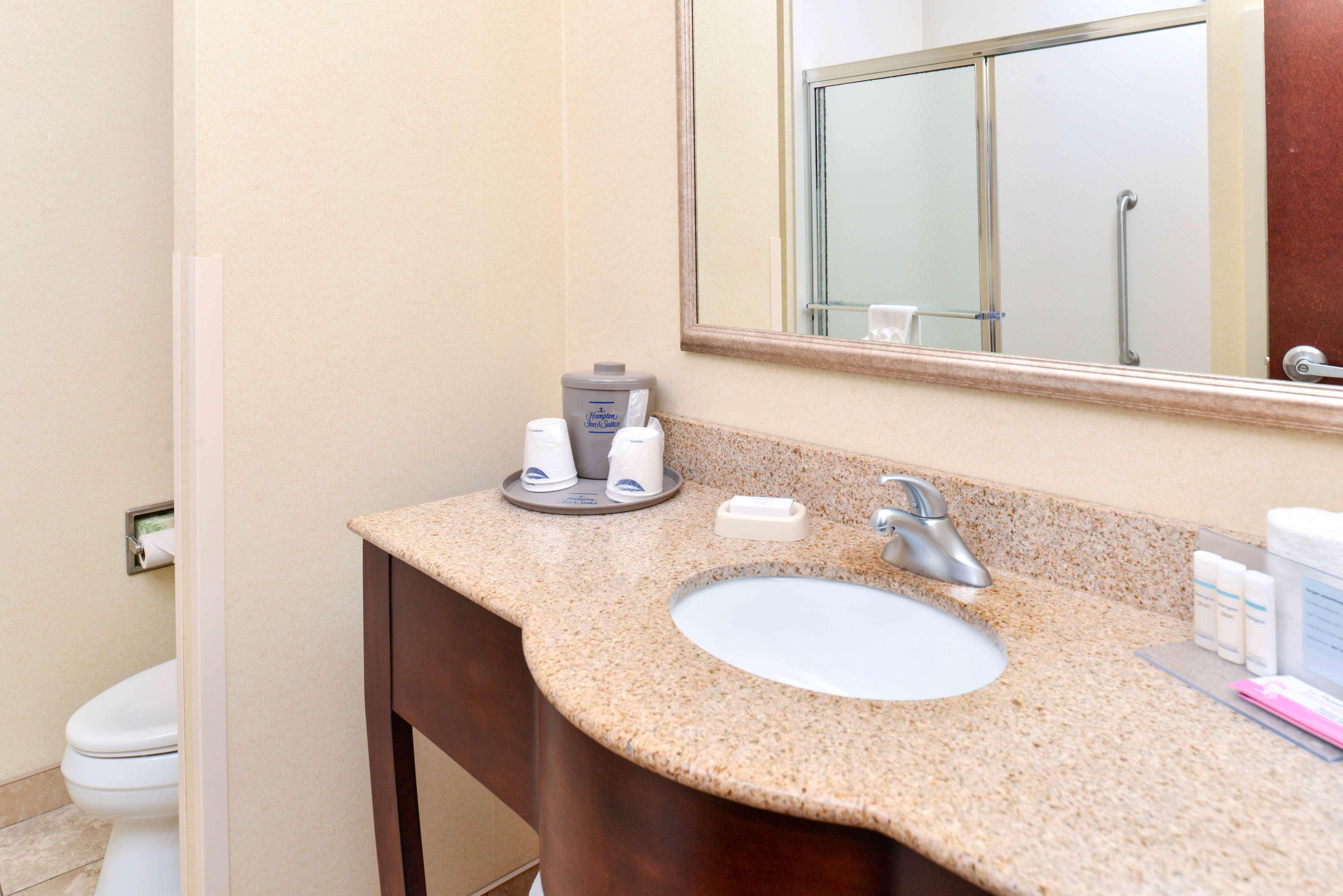 Hampton Inn & Suites Мансі Екстер'єр фото