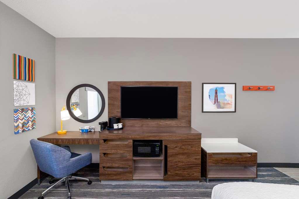 Hampton Inn & Suites Мансі Номер фото