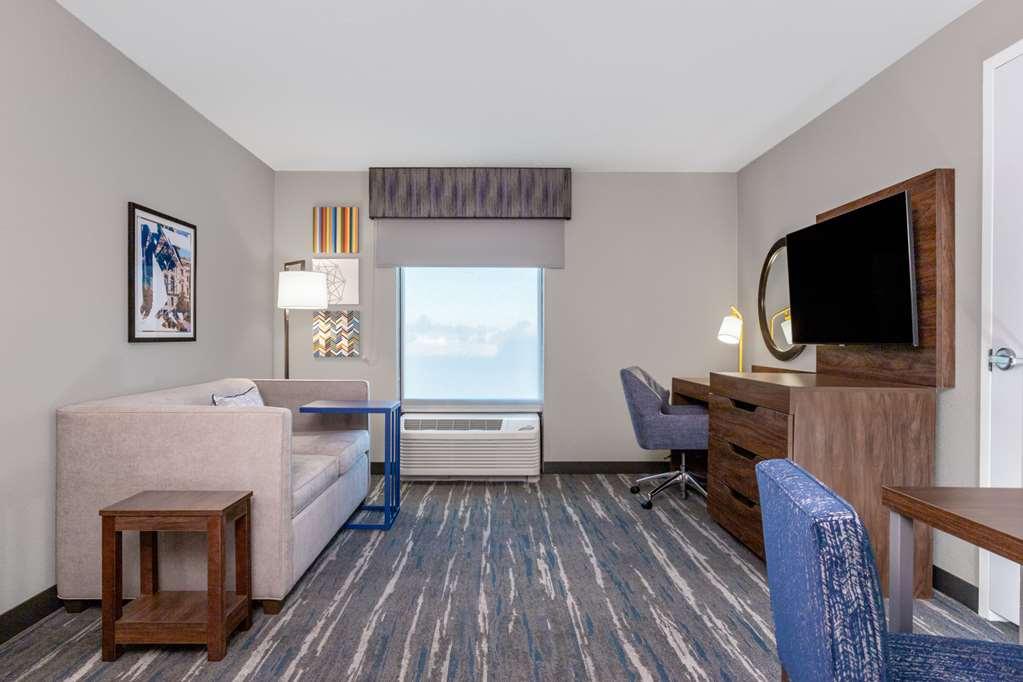 Hampton Inn & Suites Мансі Номер фото