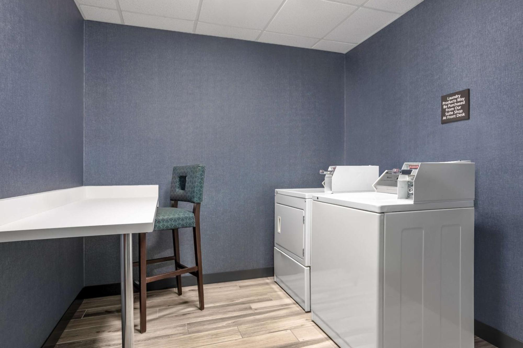 Hampton Inn & Suites Мансі Екстер'єр фото