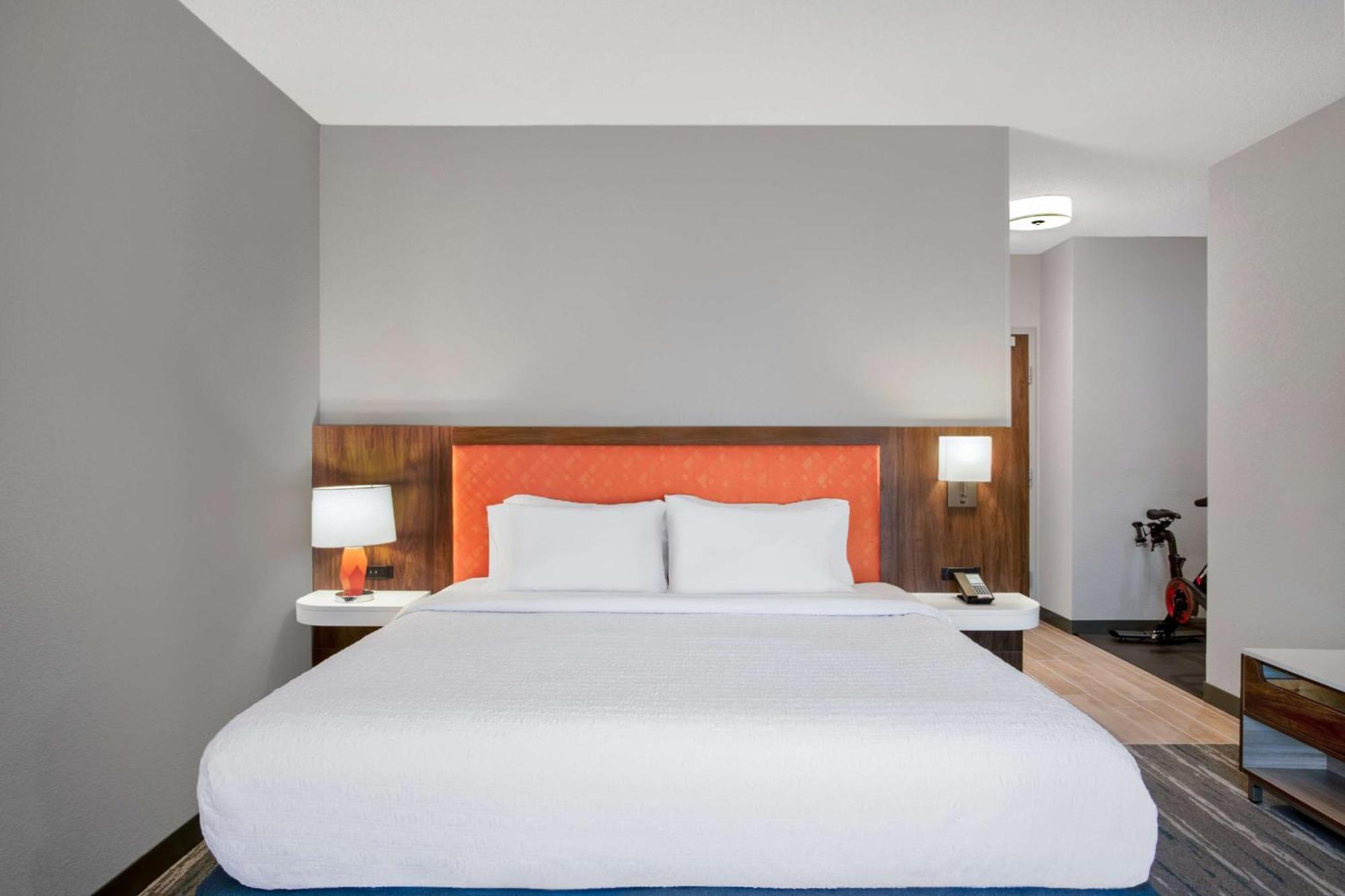 Hampton Inn & Suites Мансі Екстер'єр фото