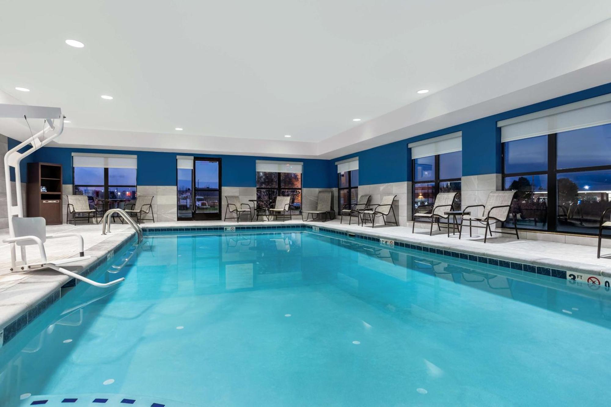 Hampton Inn & Suites Мансі Екстер'єр фото