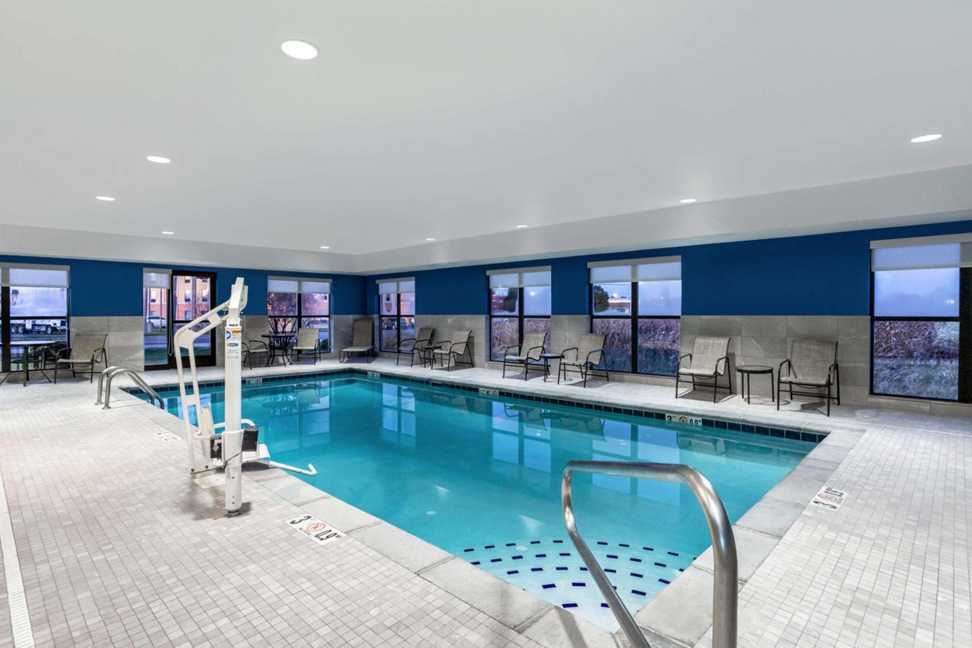 Hampton Inn & Suites Мансі Екстер'єр фото