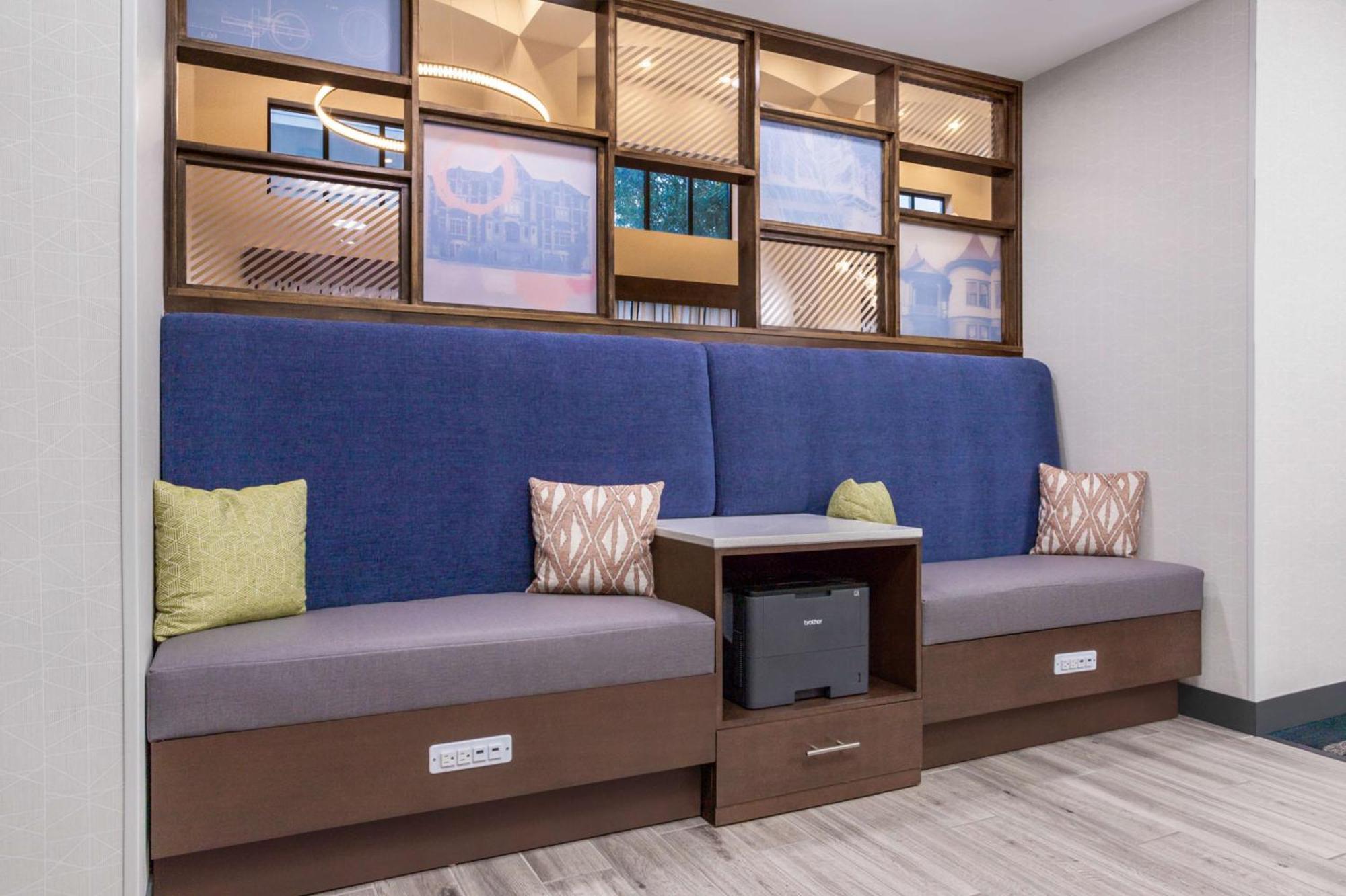 Hampton Inn & Suites Мансі Екстер'єр фото