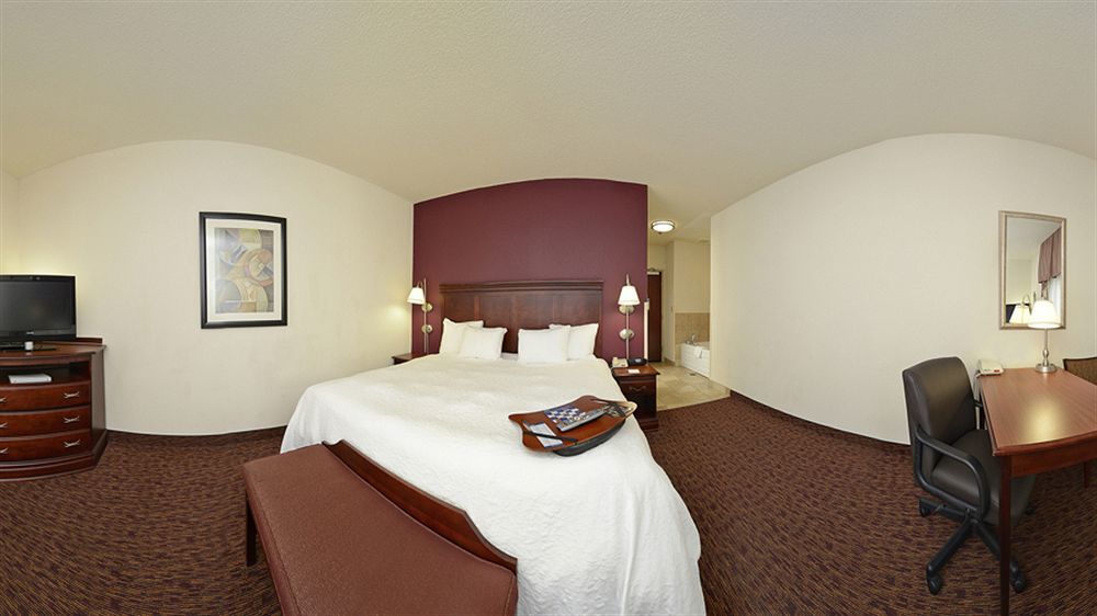 Hampton Inn & Suites Мансі Екстер'єр фото