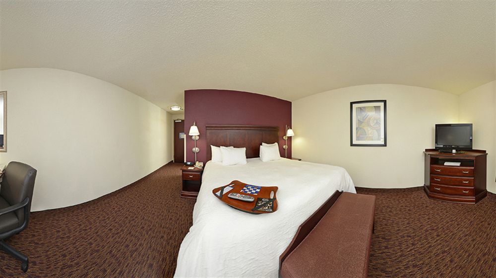 Hampton Inn & Suites Мансі Екстер'єр фото